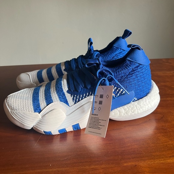 Adidas Trae Young 2 White/Blue Men’s Basketball Shoe (H03839) - Picture 2 of 7